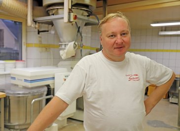 Müde nach der nächtlichen Arbeit: Die Freude an seinem Handwerk hat sich Bäckermeister René Buschmann, bei allen Schwierigkeiten und noch kommenden Herausforderungen, bewahrt. 