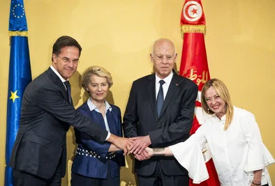 Mark Rutte (v.l.), Ursula von der Leyen, Kais Saied und Giorgia Meloni haben eine engere Zusammenarbeit beim Thema Migration ausgelotet.