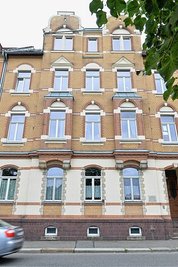 Heizungs-/Sanitärarbeiten im Mehrfamilienhaus Beuststraße 21 soll der Angeklagte der Firma Arnhold nicht bezahlt haben. 