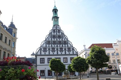 Vier der fünf Stücke werden im Gewandhaus gezeigt, das fünfte im Alten Gasometer.