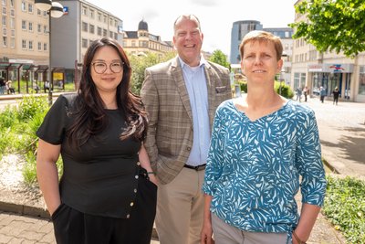 Sie helfen rund 80 jungen Menschen aus dem Vietnam, in Deutschland eine Karriere zu starten: Kieu Le-Hahn, Marc Cantauw und Eva Dallmann (rechts).