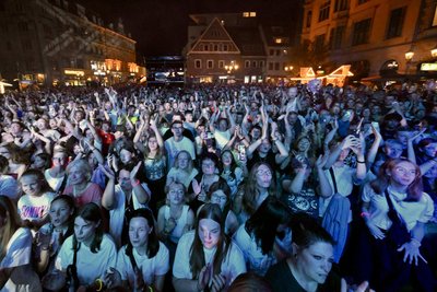 Partylaune pur auf dem Hauptmarkt: Tom Twers und Leony lockten Fans aus ganz Deutschland, Österreich und der Schweiz an.