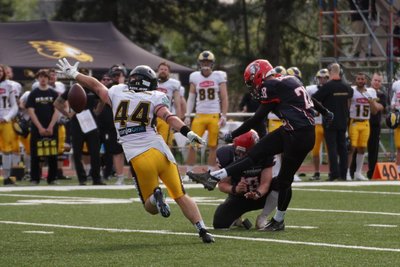 Steven Arnold (r.) erzielte die ersten Crusaders-Punkte in der Regionalliga seit 2009.