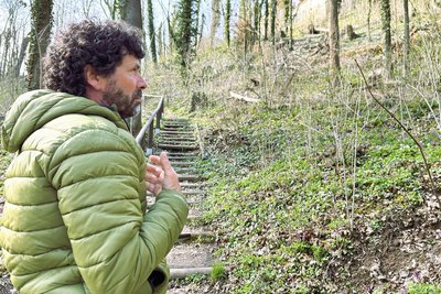 Niederwiesas Bürgermeister Raik Schubert ist weiterhin mit dem Zustand des Waldes von Lichtenwalde nicht zufrieden.