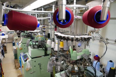 Ein Blick in Produktion in der Firma Miriquidi-Socks in Limbach-Oberfrohna.