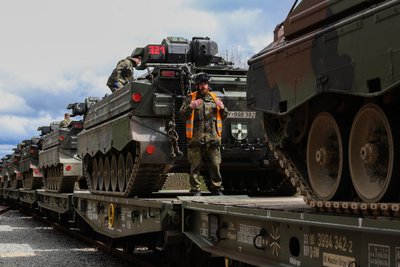 Dass die Bahnstrecke erhalten werden konnte, ist der Bundeswehr zu verdanken, die regelmäßig im Bahnhof Marienberg schwere Technik auf Züge verlädt.