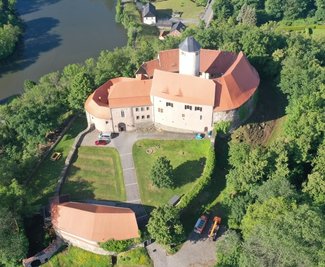 Die Burg Schönfels von oben. Durch höhere Ticketpreise ab 1. Juli hofft die Gemeinde, das finanzielle Defizit etwas auszugleichen. 