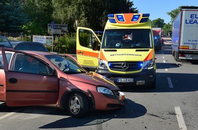 Mindestens eine Person ist bei einem Unfall auf der B 169 in Frankenberg am Mittwoch verletzt worden.