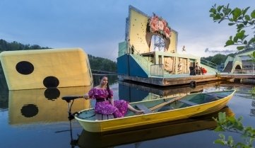 Sängerin Lindsay Funchal bei einer Probe auf der Seebühne Kriebstein.