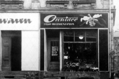 Wo einst der „Schokoladen-Herrmann“ seine Süßwaren anbot, wurde später der Blumenladen „Orchidee“ eröffnet.