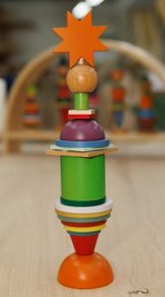 Eine Steckfigur besteht aus zahlreichen Einzelteilen. 