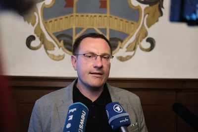 Nach der Oberbürgermeisterwahl in Aue-Bad Schlema hat eine Debatte um Gesetzeslücken bei der Aufstellung von Kandidaten begonnen. 