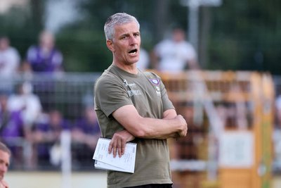 Nicht zufrieden nach der Niederlage beim Test in Leutzsch: FCE-Trainer Jens Härtel.