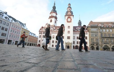 Eigentlich sollte dieses Jahr mit der Sanierung des Markt-Pflasters begonnen werden. Doch die geplanten 100.000Euro standen schließlich doch nicht zur Verfügung.