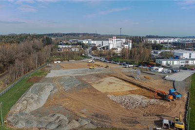 Goldbeck erweitert den Standort im Gewerbegebiet Treuen. Die neue Halle für die Feinblechproduktion wird auf einer Fläche am Mittleren Ring errichtet, links davon verläuft die Bahnlinie Herlasgrün-Falkenstein.