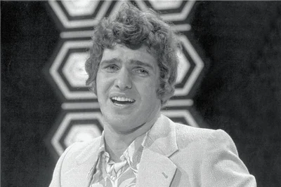 Anfang der 1970er-Jahre hatte er mit dem Schlager "Wie ein Stern" seinen bis dahin größten Hit. 