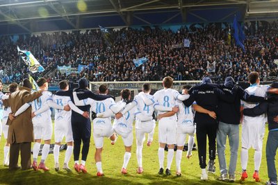 Die Mannschaft des CFC feierte mit den Fans den 60. Geburtstag des Vereins – und den 3:0-Heimsieg gegen Lok Leipzig.