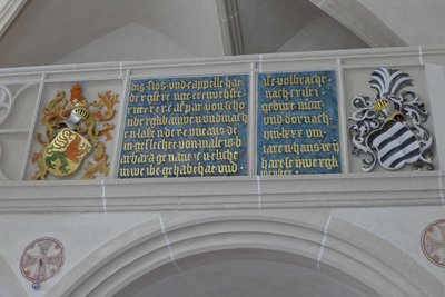 Die Herrschaftsempore in der Schlosskapelle im Erdgeschoss.