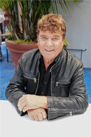 Bis heute geht Frank Schöbel auf Tour und hat Auftritte im Fernsehen. 