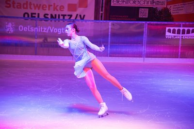 Zur Eröffnung der Eisbahn in Oelsnitz zeigte voriges Jahr auch Rebecca Breest eine Eiskunstlauf-Show.