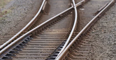 Im Fernverkehr wurden wegen des Brandes Züge umgeleitet. (Symbolbild)