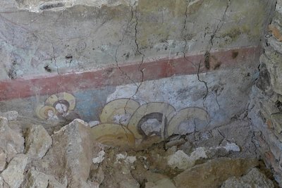 Auch Details wie diese jahrhundertealten Malereien in der Burgkapelle mit christlichen Motiven waren zu entdecken.