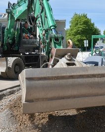 Am Ortseingang von Oederan wird eine Querungshilfe für Fußgänger gebaut und der Asphalt der B 173 ausgebessert.