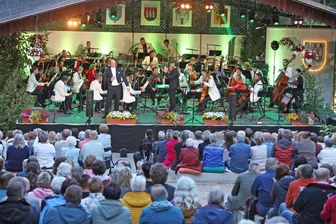 600 Besucher bei „Borberg Sounds“ auf der Freilichtbühne Kirchberg - Beim Open-Air-Konzert der Vogtland-Philharmonie am Samstagabend in Kirchberg.