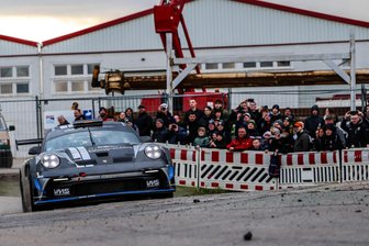 61. Rallye Erzgebirge: Trabant-Pilot ereilt vorzeitiges Aus – „Hatte Tränen in den Augen“ - Carsten Mohe und Andrea Lieber aus Crottendorf haben ihre Feuertaufe im neuen Porsche 911 Rally GT 992 gut gemeistert.