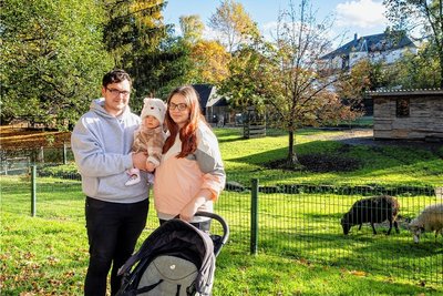 Nico Wrobel und Lucie Ulbrich erkundeten mit Töchterchen Mira Charlotte den Tierpark in Freiberg. 