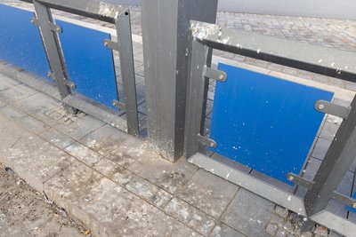 Ein unansehnliches Bild: die Abfahrtsbuchten am Busbahnhof.