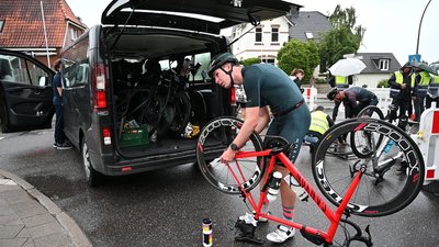 Zahlreiche Triathleten waren von dem Zwischenfall beim Ironman in Hamburg betroffen.  