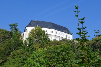 Schloss Sachsenburg, hoch über der Zschopau.