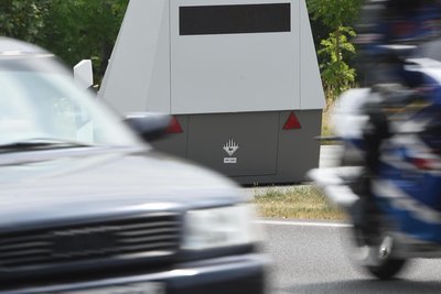 Das Chemnitzer Ordnungsamt hat mittlerweile bereits drei solche Blitzer-Anhänger im Einsatz. Weitere sollen folgen.