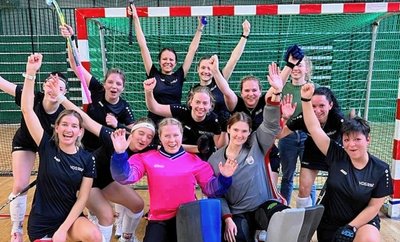 Jubel beim SV Motor Meerane: Die Mannschaft gewann in der 2. Bundesliga verdient beim SC Charlottenburg mit 3:2. 