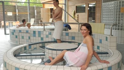 So viel Platz, wie Isabel Leupold hier am Fußbecken hat, ist in der Johannisbad-Sauna nicht immer.