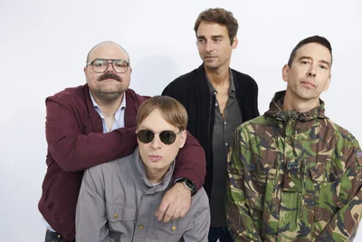 Bassist Bastian Ottenhus alias Pogo McCartney, Sänger Hendrik Otremba, Schlagzeuger Philipp Wulf und Gitarrist Milek (von links) sind Messer.