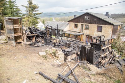 Bei einem Scheunenbrand am Sonntagmorgen in Olbernhau gab es einen Verletzten.