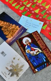 Schon mehrere Weihnachtskarten sind im Wohnwagen angekommen.