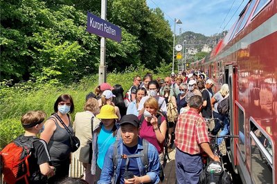 Alle wollen Felsen gucken: Der Bahnhof Rathen im Elbsandsteingebirge.