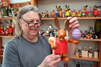 Seit Anfang des Jahres heißt es für die Drechslerei von Torsten Martin in Kleinhartmannsdorf: ran ans Ei und die Osterhasen.