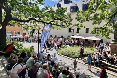 Auf dem Unteren Kirchplatz fand die Abschlusskundgebung statt.