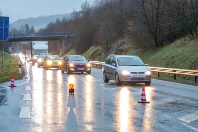 Auf der S 258 wurde der Verkehr am Abzweig S 257 vorbeigeleitet.