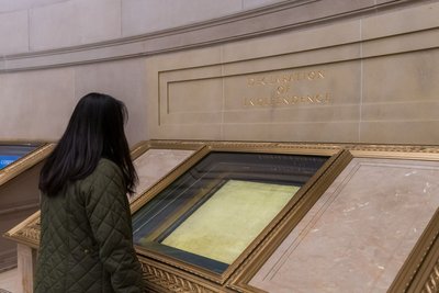 Geburtsurkunde der USA, konserviert in einem besonderen Gasgemisch: Die Unabhängigkeitserklärung kann im National Archives Museum bewundert werden.