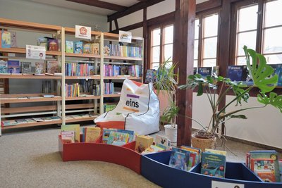 In der Bibliothek Zschorlau gibt es auch eine gemütliche Leseecke.