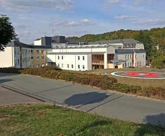 Das DRK-Krankenhaus in Lichtenstein. Am Montag soll hier eine große öffentliche Versammlung stattfinden. 