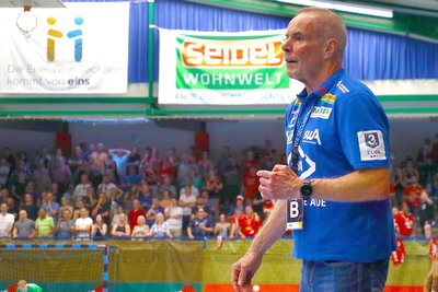 Trainerikone Uwe Jungandreas tatsächlich als Chefcoach für den EHV Aue gewinnen zu können, sollte sich als großer Wurf erweisen.
