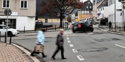 Diese Kreuzung in Grünhain ist seit vielen Jahren ein neuralgischer Punkt in der Stadt, vor allem für Fußgänger ist sie gefährlich.