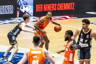 Duell der Orangen: Die Niners Chemnitz spielen heute gegen Ulm.