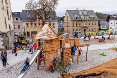 Geyers Grundschüler durften in dieser Woche ihren neuen Schulhof in Beschlag nehmen. 